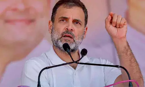 Rahul Gandhi Casts Nets and Barbs in Bihar: Slams PM Modi, Joins Fishermen After Begusarai Rally