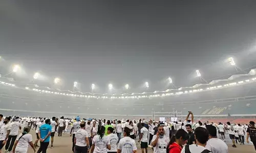 Delhi Hosts Marathon and Cycling Events Amid Hazardous Air Quality