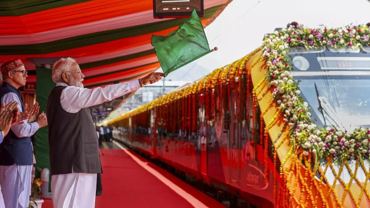 PM Modi Flags Off Four New Vande Bharat Trains, Calls Them Symbols of a ‘Viksit Bharat’ PM Modi Flags Off Four New Vande Bharat Trains, Calls Them Symbols of a ‘Viksit Bharat’