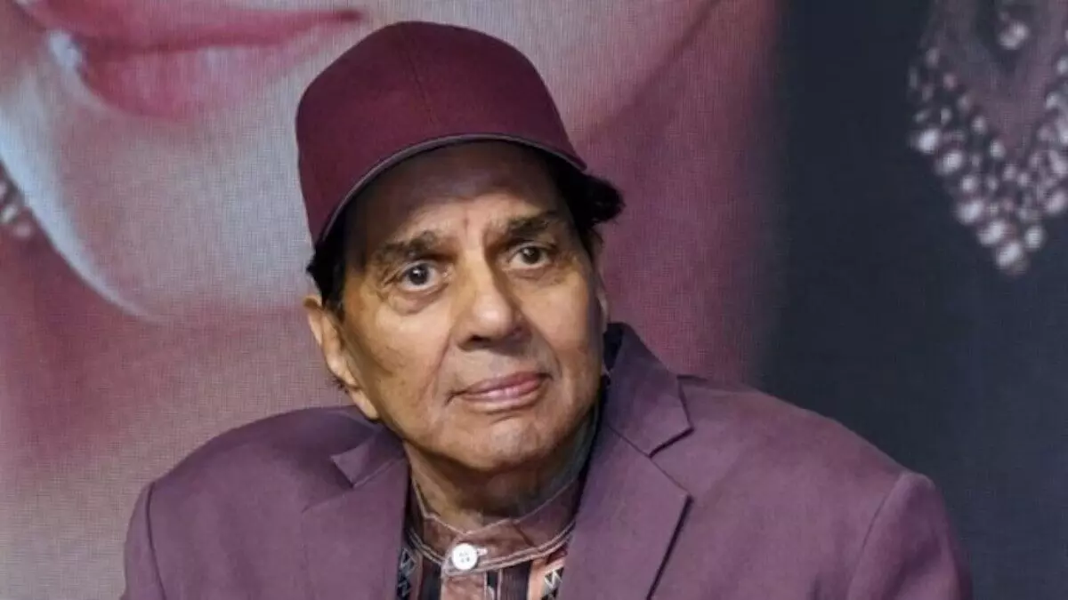 Veteran Actor Dharmendra Stable, Family Urges Privacy Amid False Health Reports