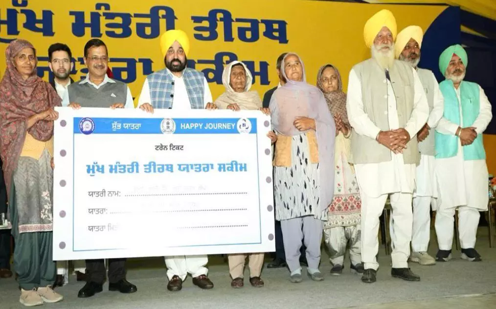 CM Mann Flags Off First Pilgrimage Buses to Amritsar Under State’s Pilgrimage Scheme