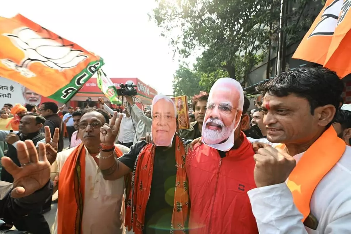 BJP Celebrates NDA’s Landslide Bihar Win With Sweets, Firecrackers in Patna BJP Celebrates NDA’s Landslide Bihar Win With Sweets, Firecrackers in Patna