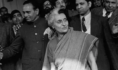 Congress Leaders Pay Tributes to Indira Gandhi, Accuse BJP of Undermining Democracy in J&K Congress Leaders Pay Tributes to Indira Gandhi, Accuse BJP of Undermining Democracy in J&K