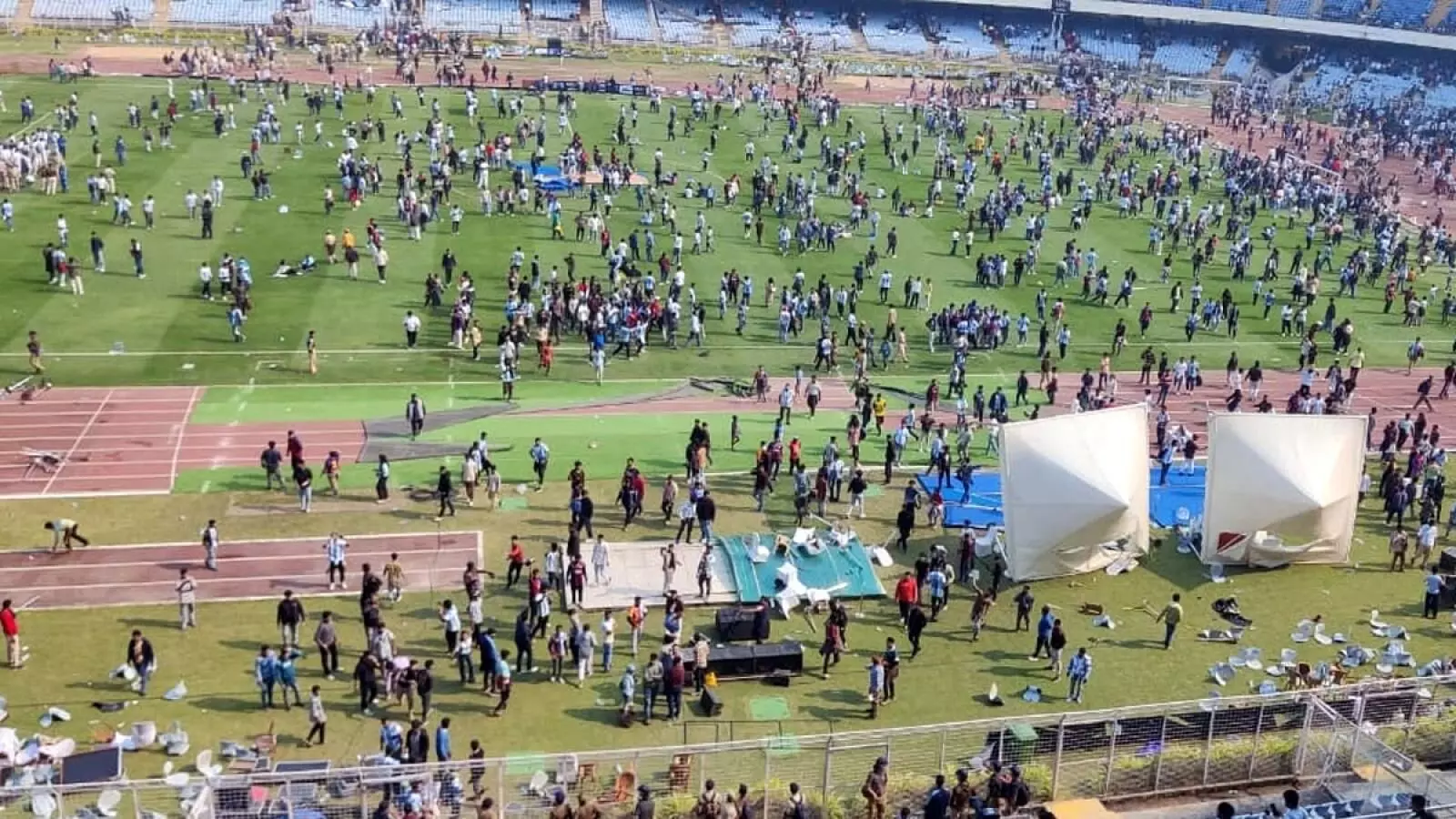 Messi Visit Sparks Chaos at Salt Lake Stadium as Furious Fans Run Riot Messi Visit Sparks Chaos at Salt Lake Stadium as Furious Fans Run Riot