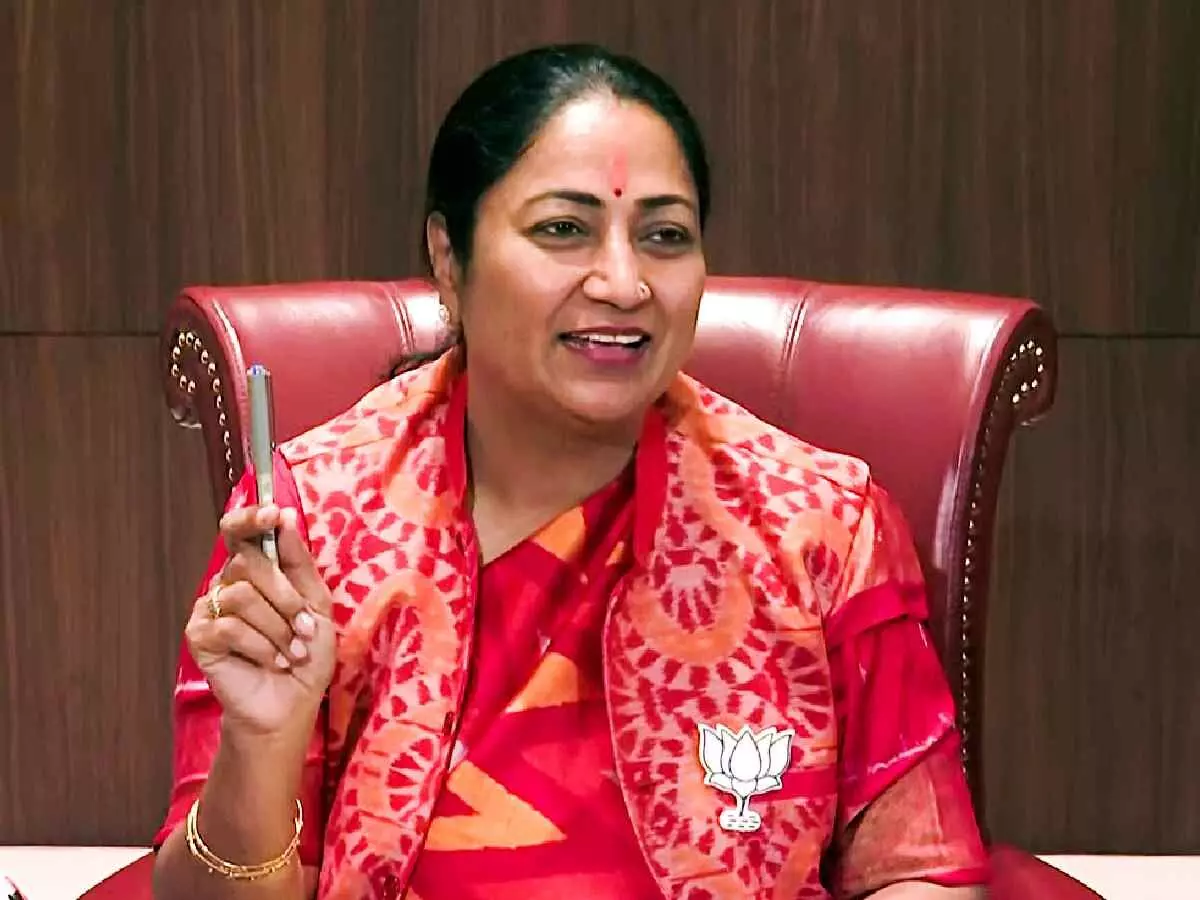 Delhi CM Rekha Gupta Reviews Sunehri Nala Desilting, Pushes Completion of Barapullah Phase-III Corridor Delhi CM Rekha Gupta Reviews Sunehri Nala Desilting, Pushes Completion of Barapullah Phase-III Corridor