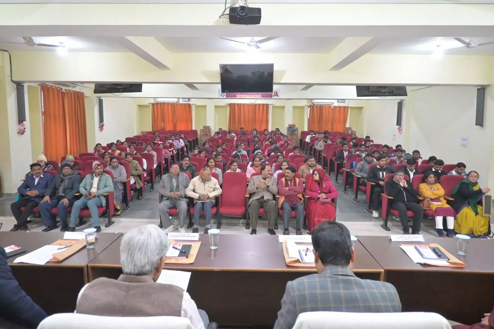 Lecture at Chitrakoot University Reaffirms Role of Indian Languages in Cultural Revival Ahead of World Hindi Day Lecture at Chitrakoot University Reaffirms Role of Indian Languages in Cultural Revival Ahead of World Hindi Day