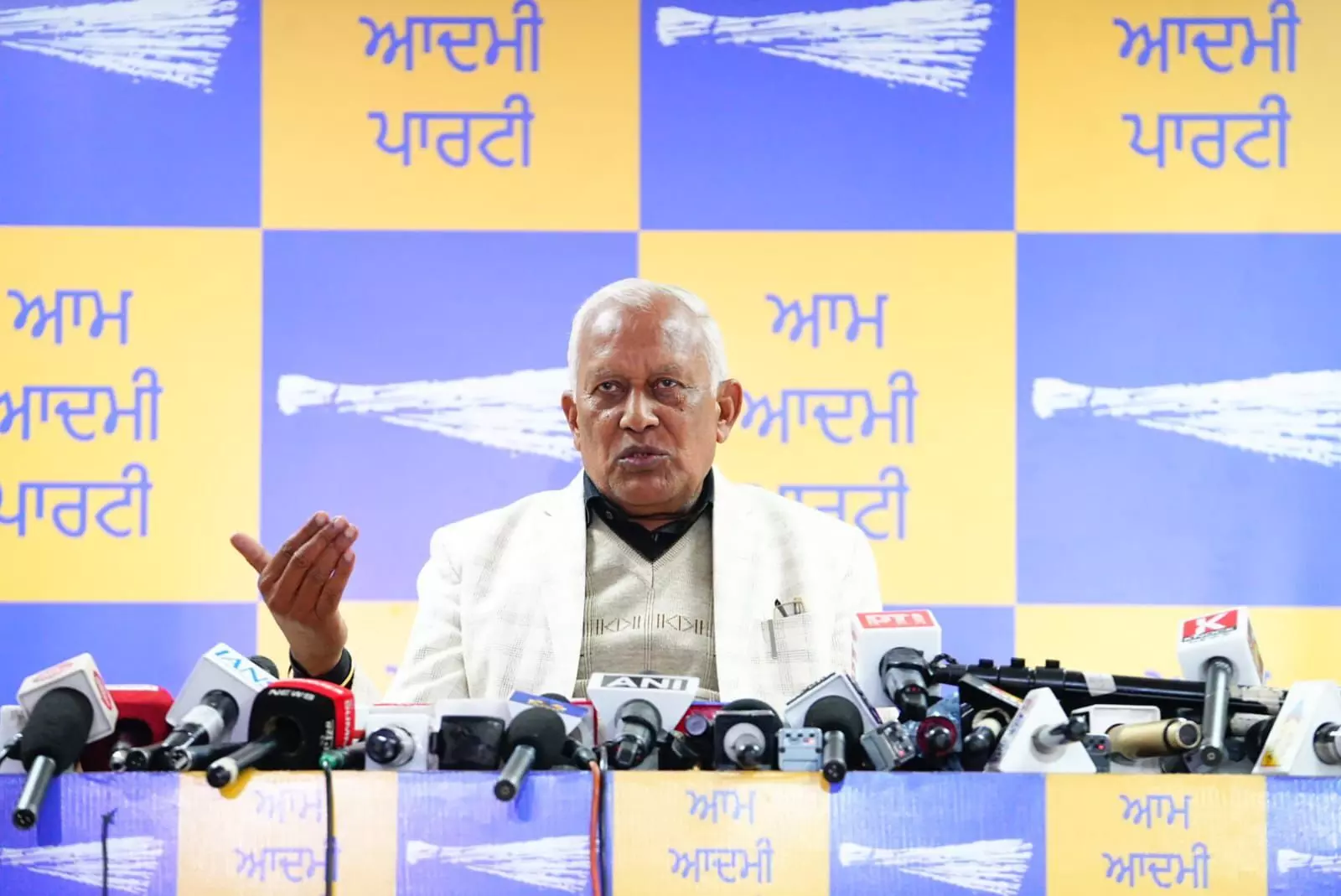 AAP Slams Himachal Govt Over ‘Illegal’ ₹500 Crore Levy on BBMB, Calls It Anti-Punjab Move AAP Slams Himachal Govt Over ‘Illegal’ ₹500 Crore Levy on BBMB, Calls It Anti-Punjab Move