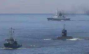 Russia Sends Submarine to Escort Sanction-Hit Tanker as US Pursuit Escalates in North Atlantic