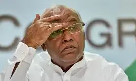 Kharge Stresses Right to Vote, Flags Threats to Democratic Institutions on National Voters’ Day Kharge Stresses Right to Vote, Flags Threats to Democratic Institutions on National Voters’ Day