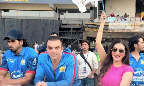 Anusmriti Sarkar Steals the Spotlight at Celebrity Cricket League, Cheers for Mumbai Heroes