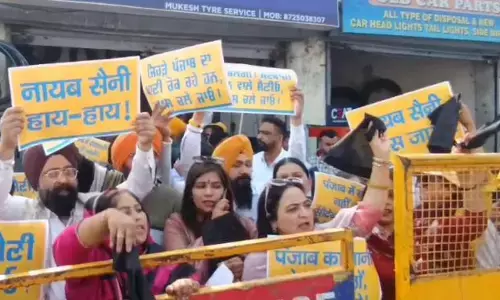 AAP Greets Haryana CM Nayab Singh Saini with Black Flags in Ludhiana AAP Greets Haryana CM Nayab Singh Saini with Black Flags in Ludhiana