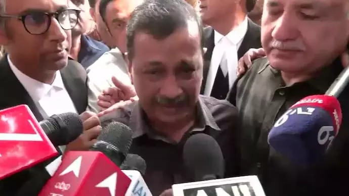 Kejriwal, Sisodia Cleared in Delhi Liquor Policy Case; AAP Chief Breaks Down in Tears Kejriwal, Sisodia Cleared in Delhi Liquor Policy Case; AAP Chief Breaks Down in Tears