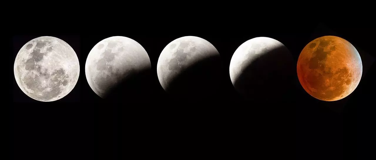 Total Lunar Eclipse Today: Blood Moon to Grace Indian Skies From 3:20 PM Total Lunar Eclipse Today: Blood Moon to Grace Indian Skies From 3:20 PM