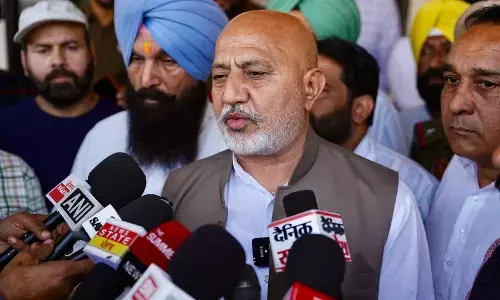 Baltej Singh Pannu Visits Injured Anti-Drug Crusader, Assures Govt Support Baltej Singh Pannu Visits Injured Anti-Drug Crusader, Assures Govt Support
