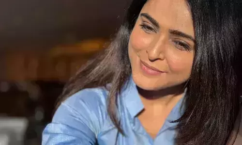 Madhurima Tuli Turns Heads with Elegant Kurti Street Style Amid Buzz Around Tehran