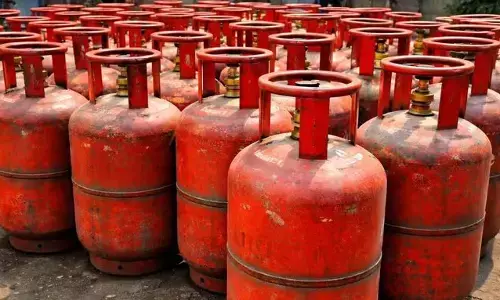 LPG Refill Waiting Period Extended to 25 Days to Curb Hoarding; Petrol, Diesel Prices Stable Unless Crude Crosses $130