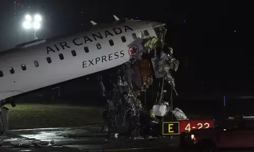 Two Pilots Dead As Air Canada Flight Hits Fire Truck On LaGuardia Runway