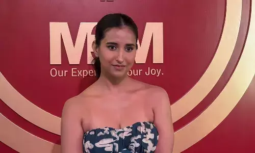 Krishna Gautam Stuns in Blue Tunic at Hello! Awards, Redefines Red Carpet Elegance Krishna Gautam Stuns in Blue Tunic at Hello! Awards, Redefines Red Carpet Elegance