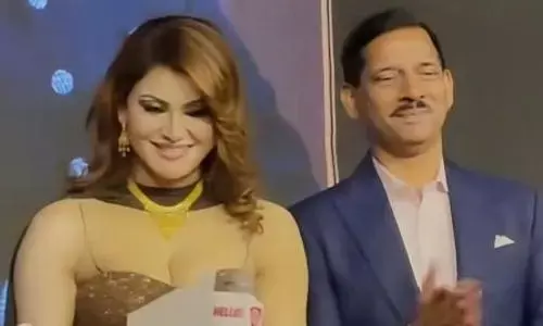 Urvashi Rautela Stuns in ₹52 Lakh Look, 24-Carat Gold Necklace Steals Spotlight Urvashi Rautela Stuns in ₹52 Lakh Look, 24-Carat Gold Necklace Steals Spotlight