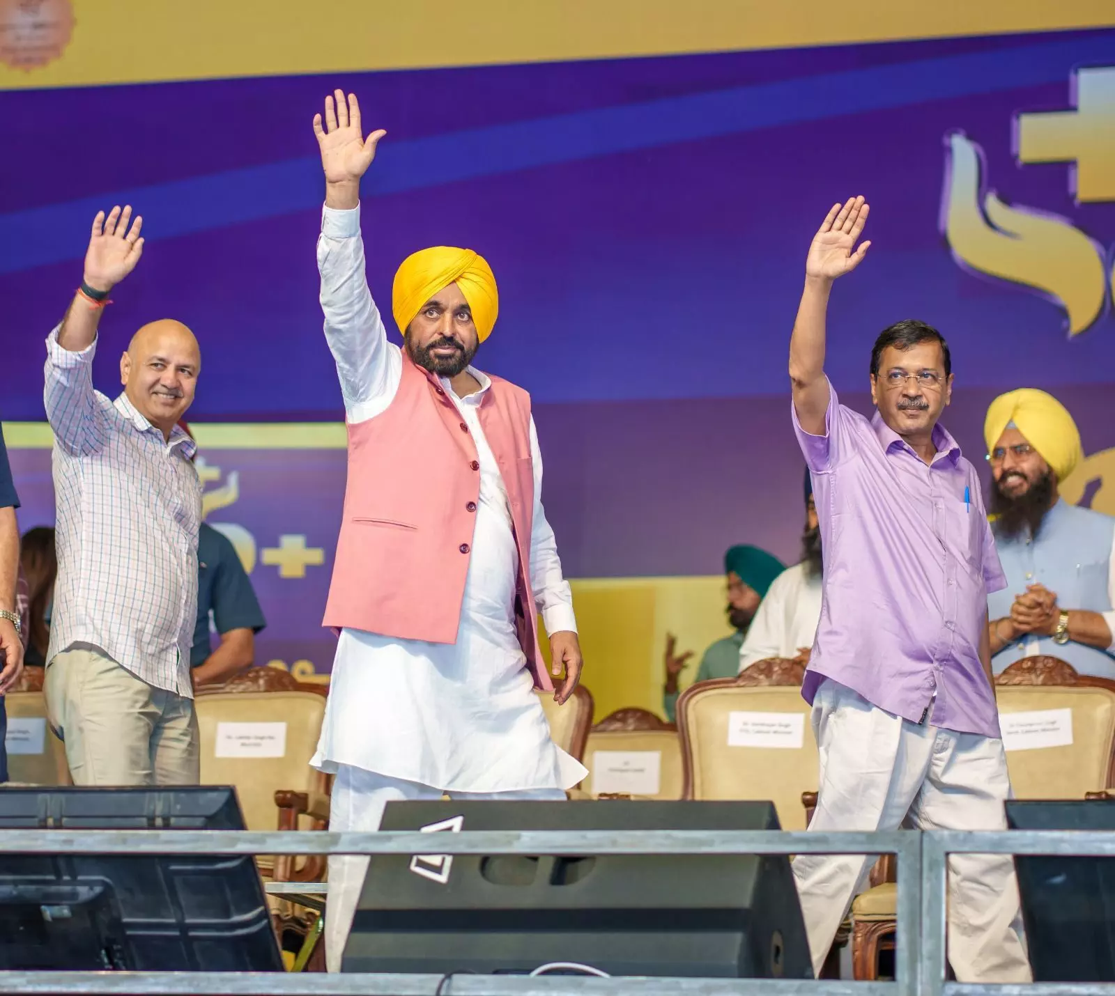 Arvind Kejriwal, Bhagwant Singh Mann Launch 109 New Aam Aadmi Clinics, Total Reaches 990 in Punjab Arvind Kejriwal, Bhagwant Singh Mann Launch 109 New Aam Aadmi Clinics, Total Reaches 990 in Punjab