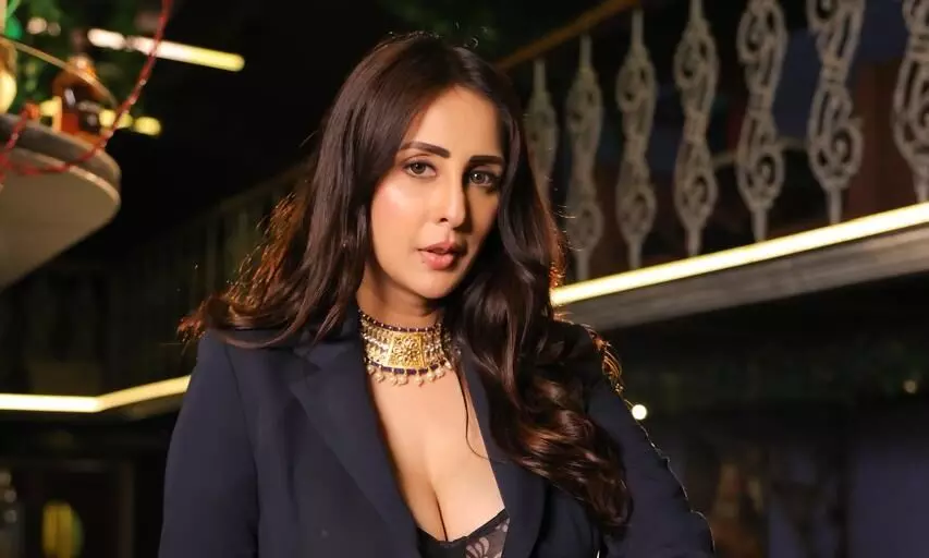 Chahatt Khanna Embraces Holistic Living, Explores Yoga, Ayurveda & Energy Healing Chahatt Khanna Embraces Holistic Living, Explores Yoga, Ayurveda & Energy Healing