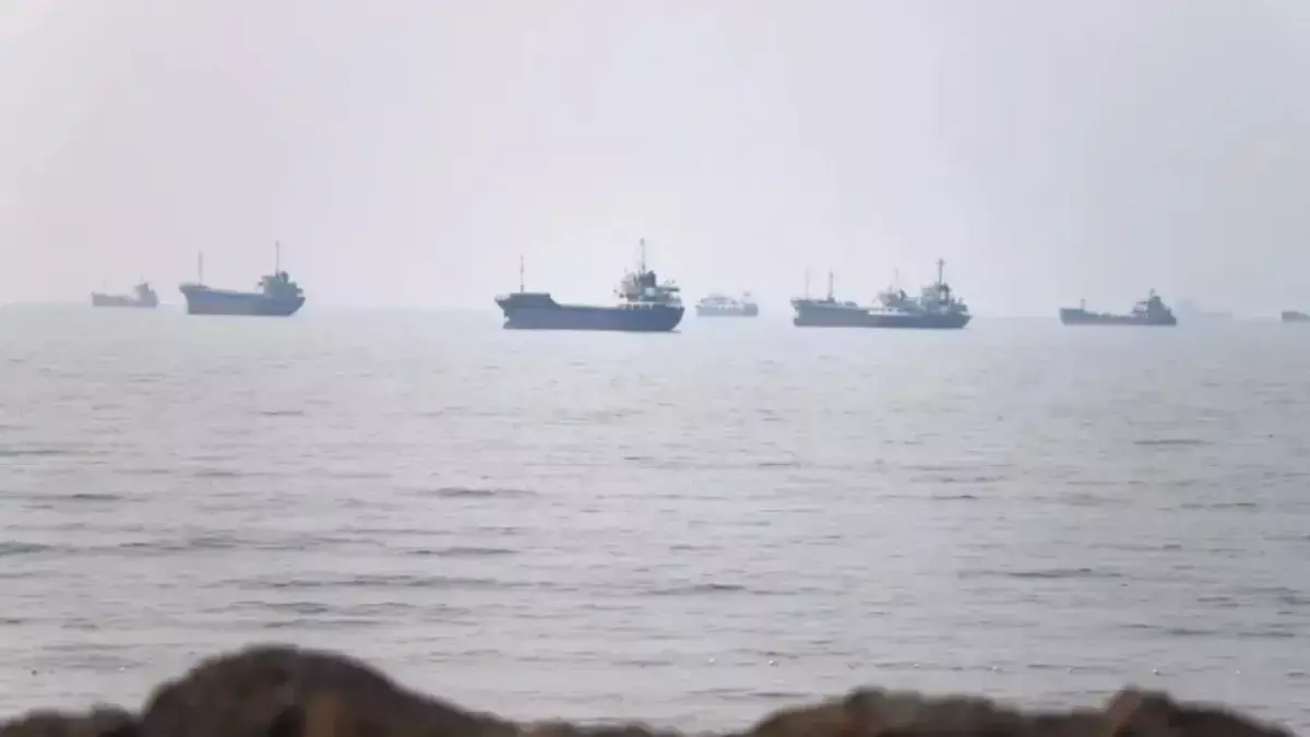 US Launches Fresh Strikes on Iran-Linked Targets as Middle East Tensions Push Oil Prices Higher US Launches Fresh Strikes on Iran-Linked Targets as Middle East Tensions Push Oil Prices Higher