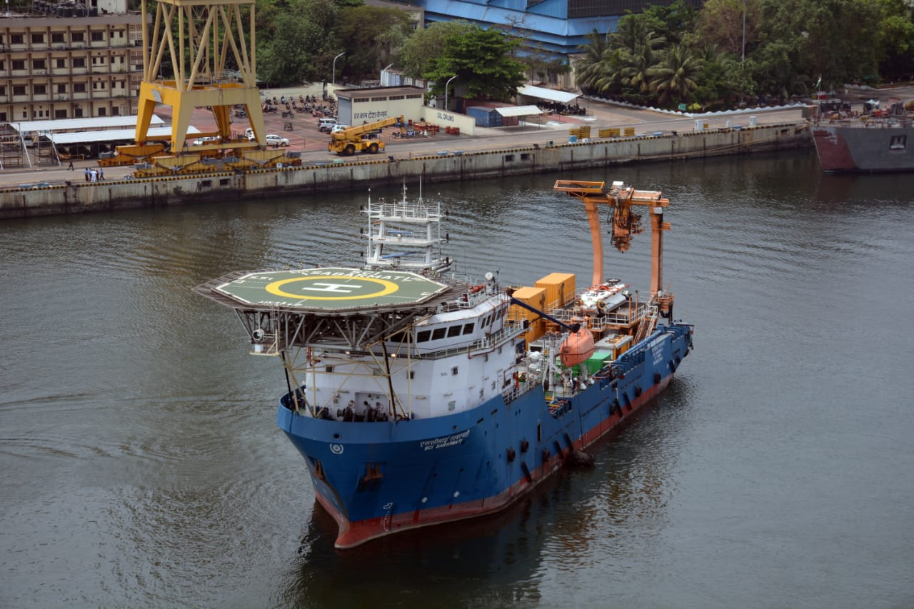 Indian Navy begins rescue mission for missing Indonesian submarine Indian Navy begins rescue mission for missing Indonesian submarine