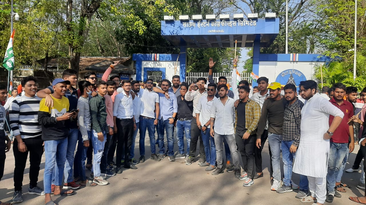 Cong Leaders Protest Against SECL For Sending Coal Out Of Chhattisgarh