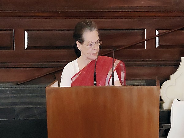 Sonia Gandhi condoles demise of K Sankaranarayanan, says loss to entire nation