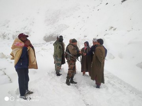 Indian Army rescues 16 civilians trapped in heavy snow in J-Ks Kishtwar