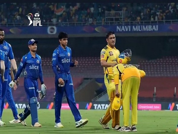IPL 2022: CSK skipper Jadeja bows down to Dhoni after latters classic finish against MI
