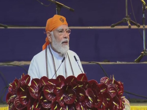 History is proof, Aurangzeb slit heads, but couldnt shake our faith: PM Modi at Red Fort