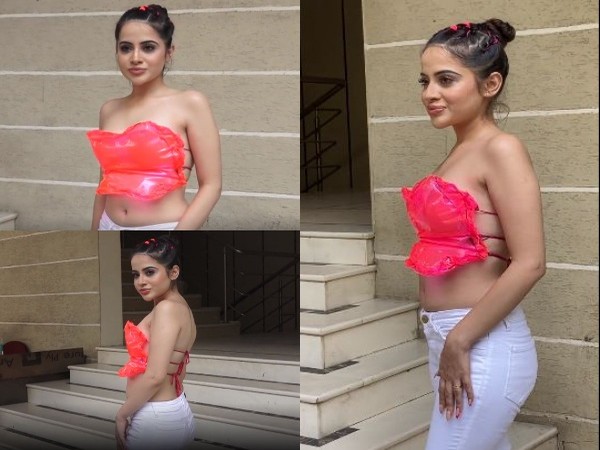 "Mera to bahut kuch aana chahiye," says Urfi Javed to the paparazzi in Andheri