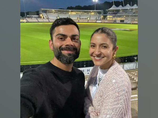 Anushka-Virat pose for a happy picture at fellow player Glenn Maxwells wedding reception