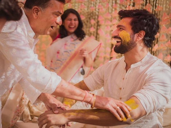 Sham Kaushal wishes puttar Vicky Kaushal on birthday with heartfelt post