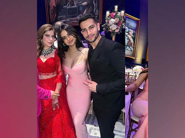 Ajay Devgns daughter Nysa looks stunning at Kanika Kapoors reception