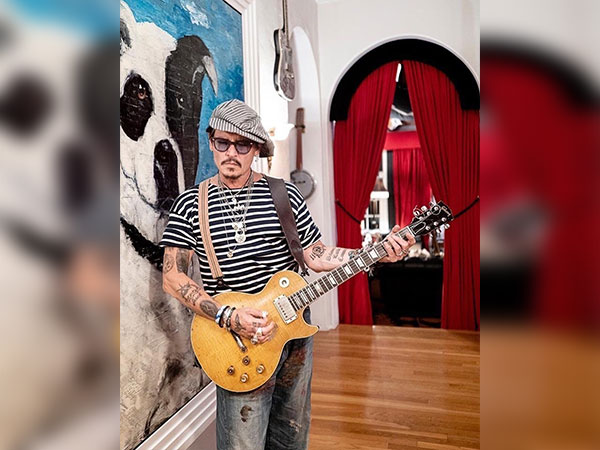 Johnny Depp makes surprise cameo at Jeff Becks England concert