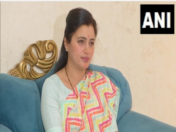 Navneet Ranas harassment complaint: Privilege Committee summons Maharashtra Chief Secretary, DGP