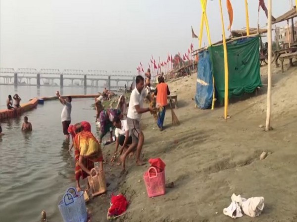 Inspired by PM Modis vision, volunteers in Prayagraj take initiative to clean Ganga ghat