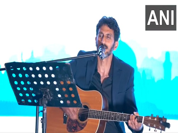Israeli actor Tsahi Halevi sings yaara teri yaari in New Delhi