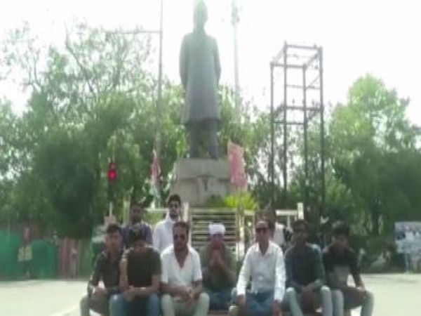MP: Congress workers protest vandalism of Nehrus statue in Madhya Pradesh, demand action against accused