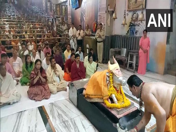 Union Minister attends Bhasma Aarti at Ujjains Mahakaleshwar Temple