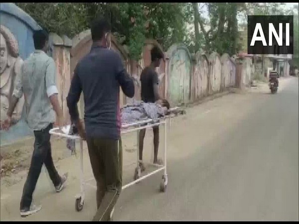 Kin carry patient on stretcher to doctors house as he is absent at Cgarh hospital