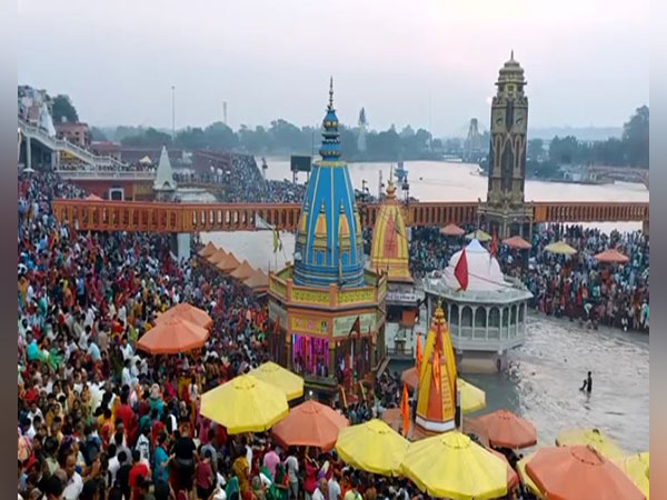Devotees take dip in Ganga at Har ki Paudi on Buddha Purnima