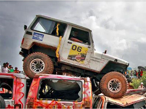 Mahindra &amp; Mahindra Q4 net profit rises 17 per cent to Rs 1,167 crore