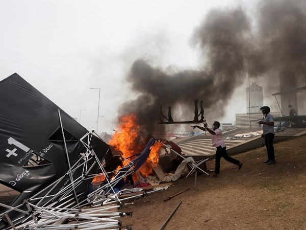Sri Lanka PM Mahinda Rajapaksas residence set on fire in Kurunegala