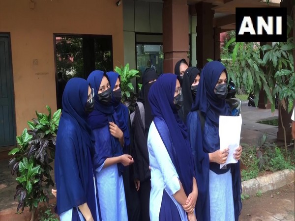 Hijab row resurfaces in Ktaka: Muslim students of University College submit memorandum to Dy Commissioner
