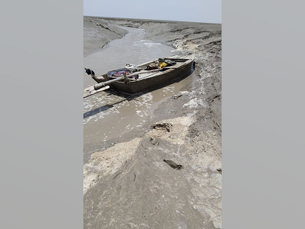 BSF seizes Pak fishing boat in Gujarats Bhuj