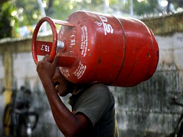 LPG prices go up, 19-kg commercial cylinder now costs Rs 2,355.50