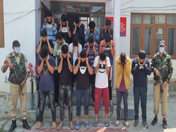 J-K: 19 arrested for arson, sloganeering outside Yasin Maliks house